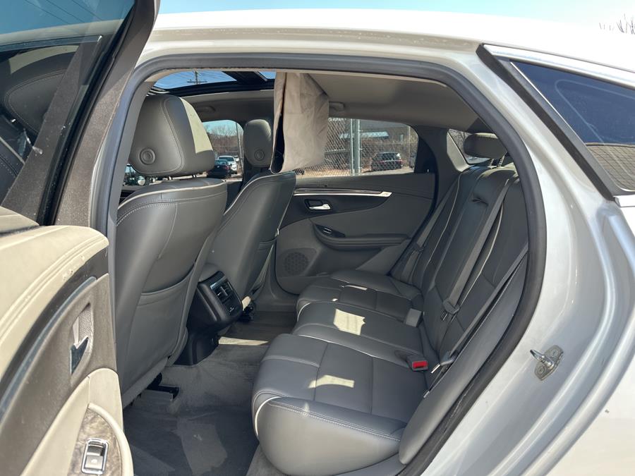 2015 Chevrolet Impala 4dr Sdn LTZ w/2LZ photo