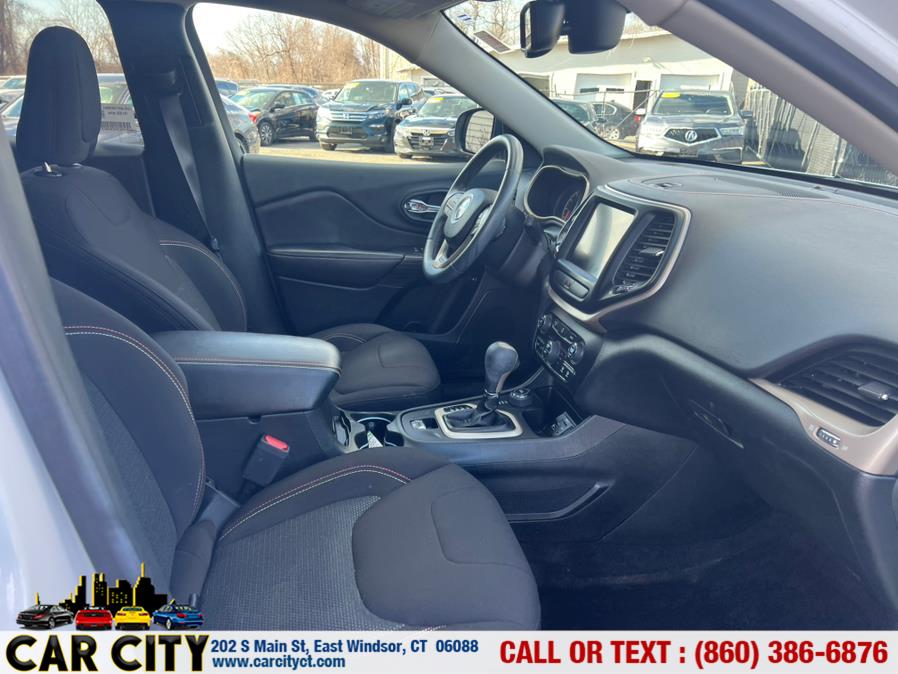 2016 Jeep Cherokee 4WD 4dr Latitude photo