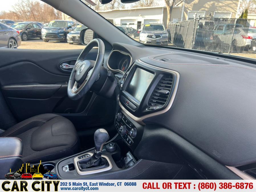 2016 Jeep Cherokee 4WD 4dr Latitude photo