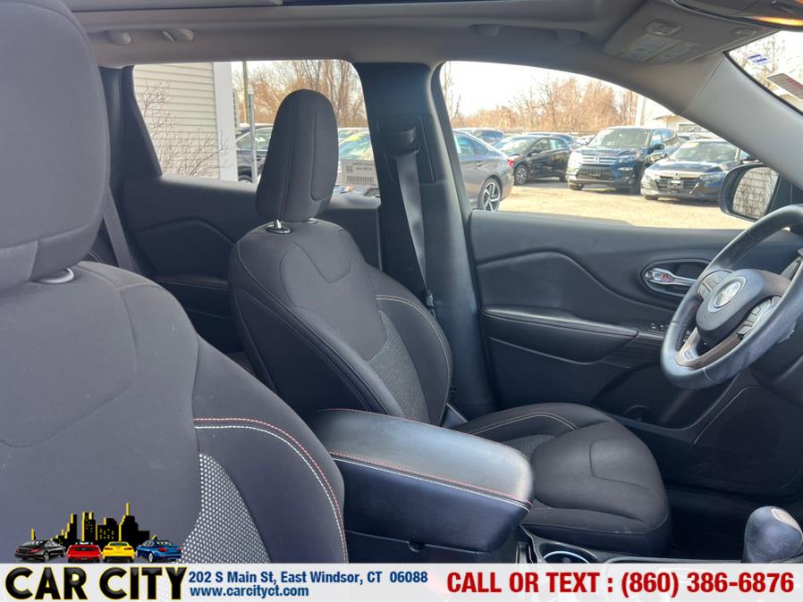 2016 Jeep Cherokee 4WD 4dr Latitude photo