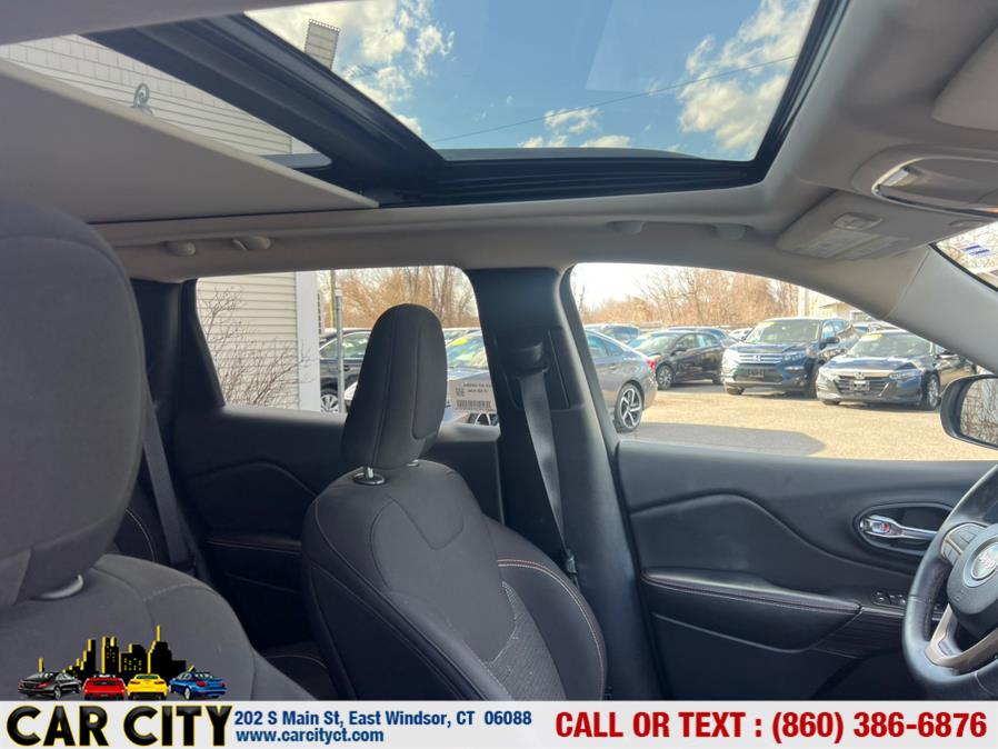 2016 Jeep Cherokee 4WD 4dr Latitude photo