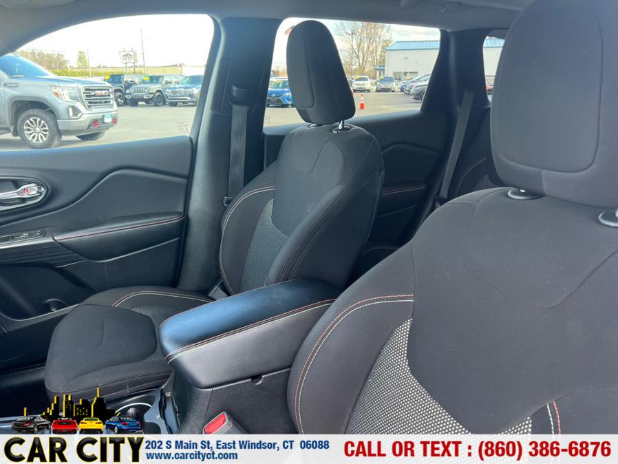 2016 Jeep Cherokee 4WD 4dr Latitude photo