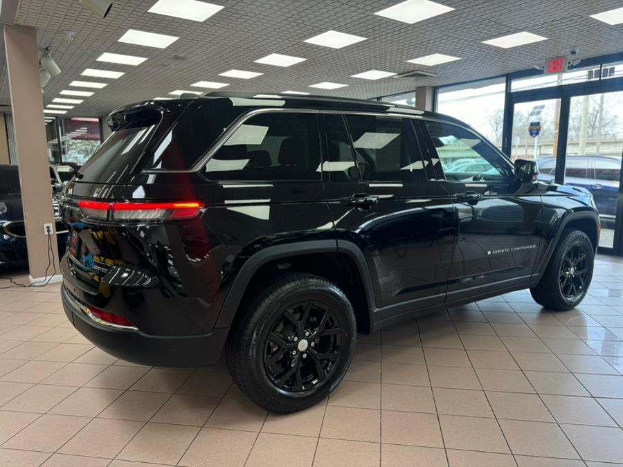 2023 Jeep Grand Cherokee Limited 4x4 photo