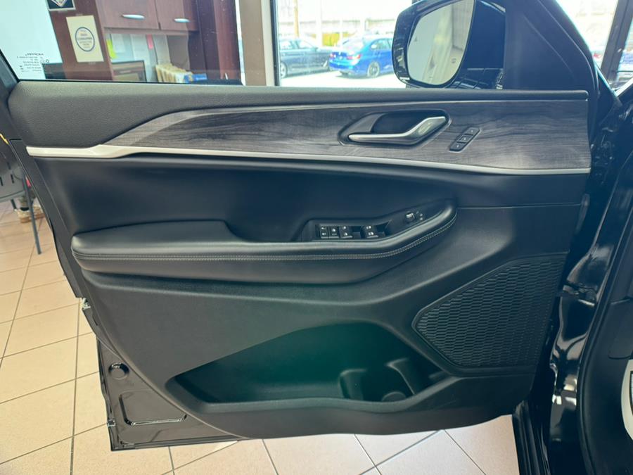 2023 Jeep Grand Cherokee Limited 4x4 photo