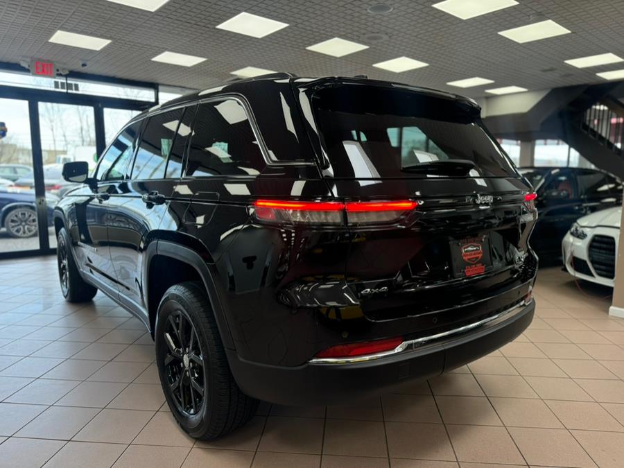 2023 Jeep Grand Cherokee Limited 4x4 photo