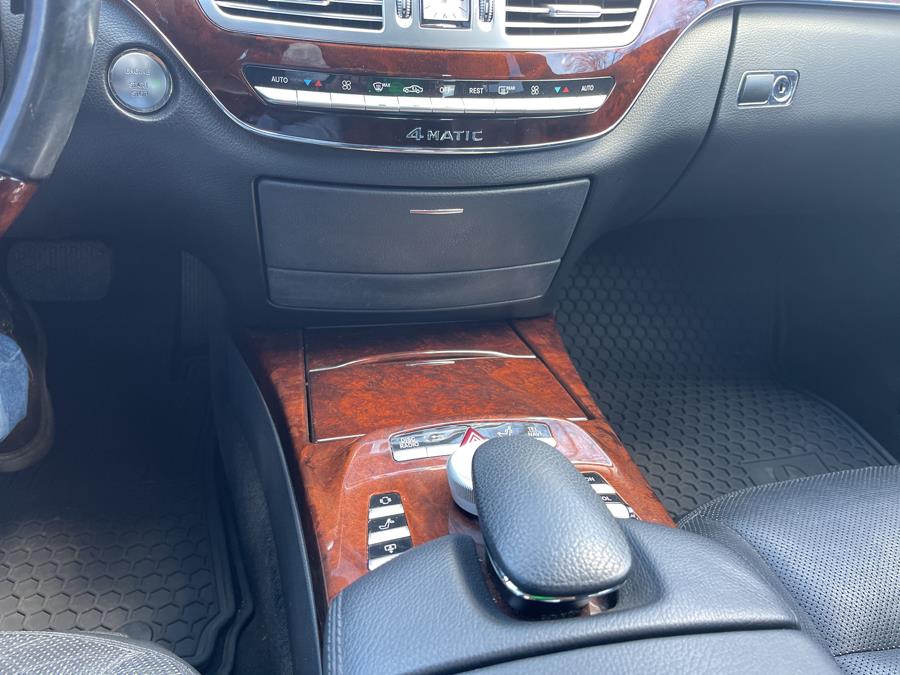 2012 Mercedes-Benz S-Class S550 4MATIC photo