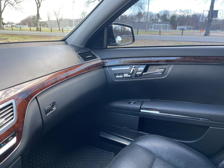 2012 Mercedes-Benz S-Class S550 4MATIC photo