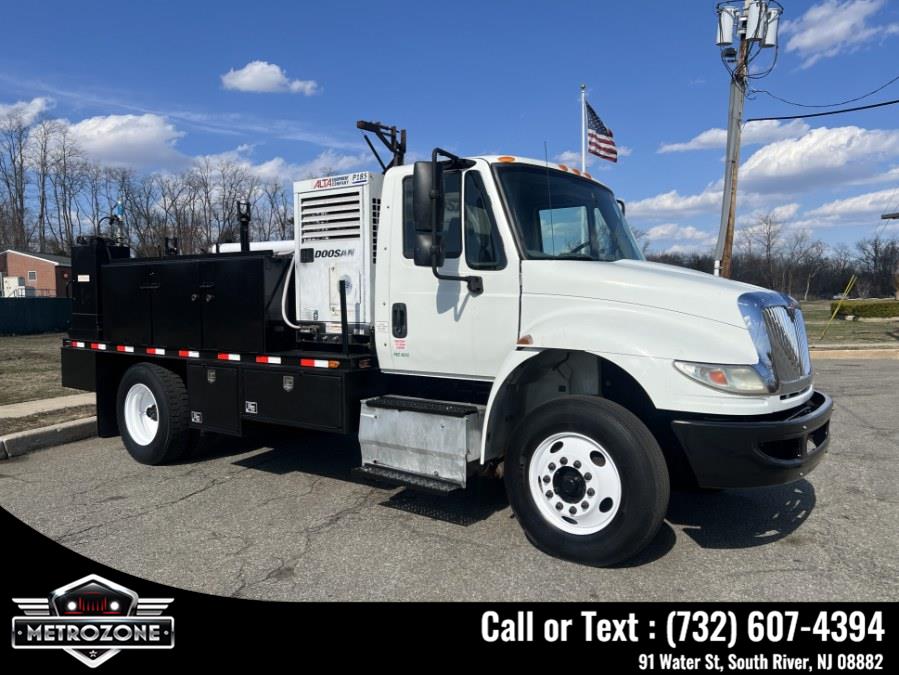 2016 International 4300 Service truck/Utility photo