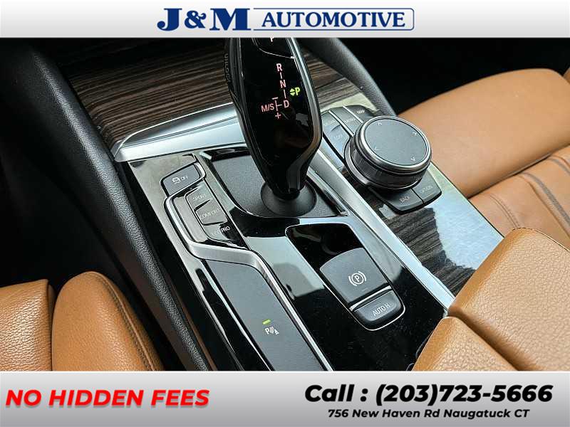 2019 BMW 5-Series 530i xDrive photo