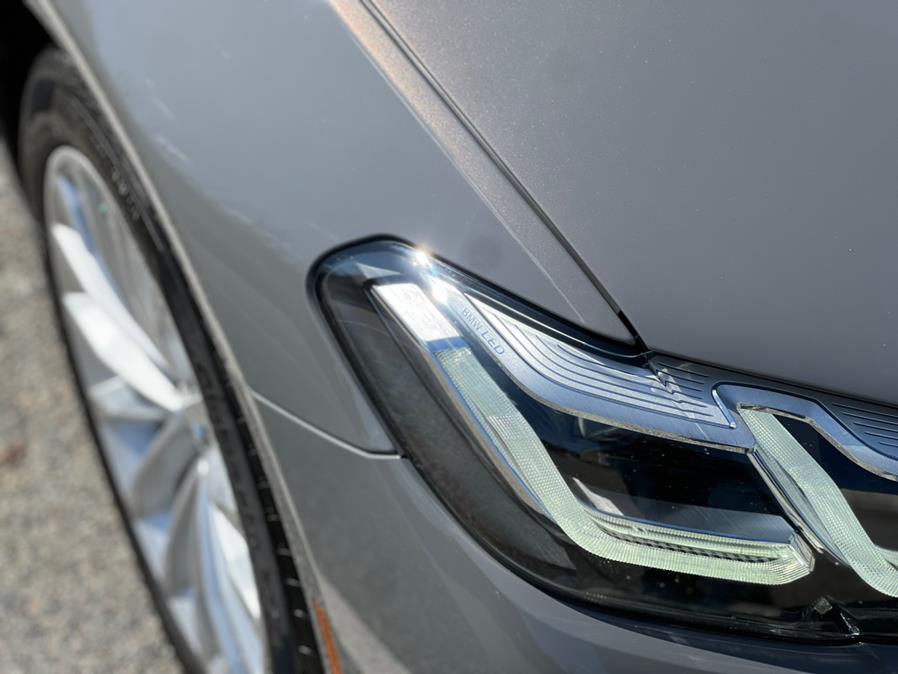 2022 BMW 5-Series 530i xDrive Sedan photo