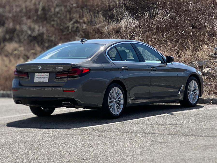 2022 BMW 5-Series 530i xDrive Sedan photo