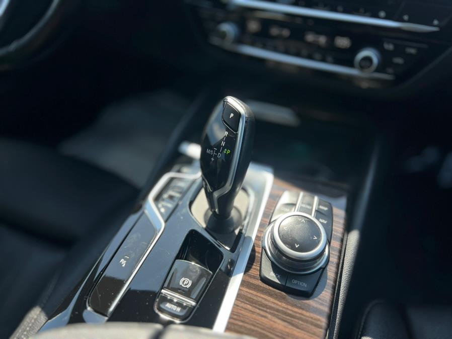2022 BMW 5-Series 530i xDrive Sedan photo