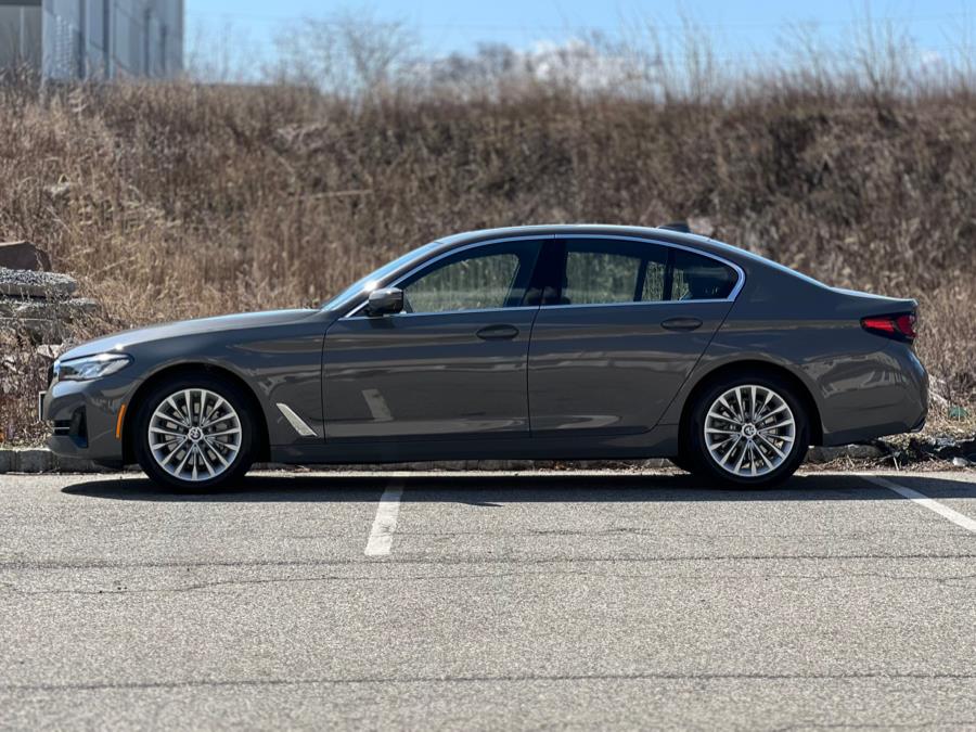 2022 BMW 5-Series 530i xDrive Sedan photo