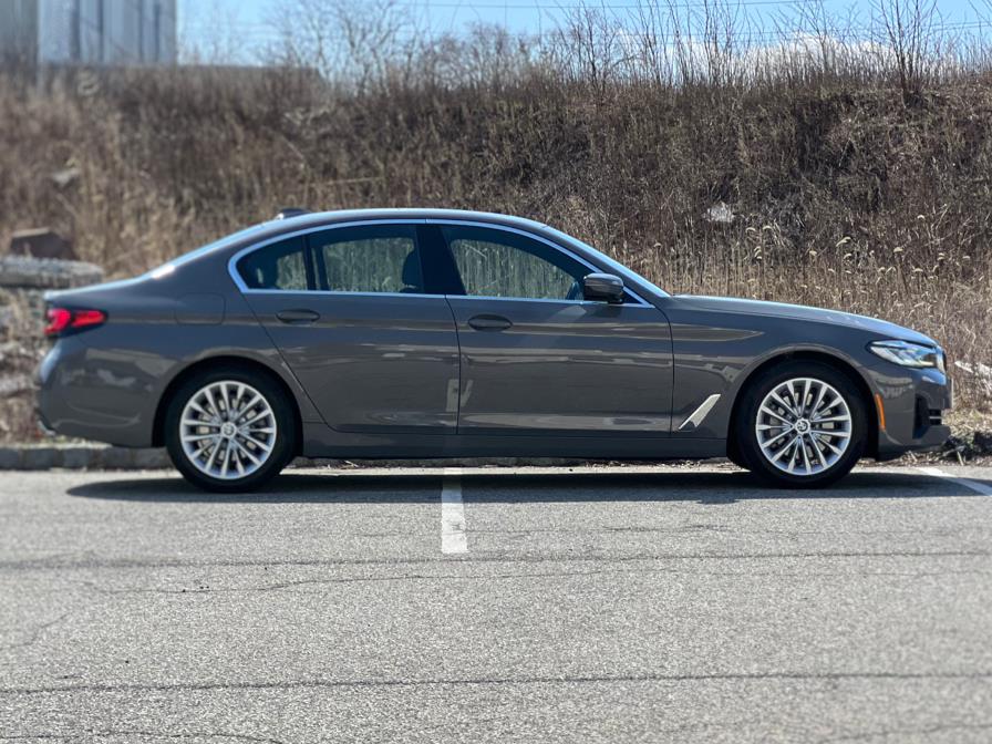 2022 BMW 5-Series 530i xDrive Sedan photo