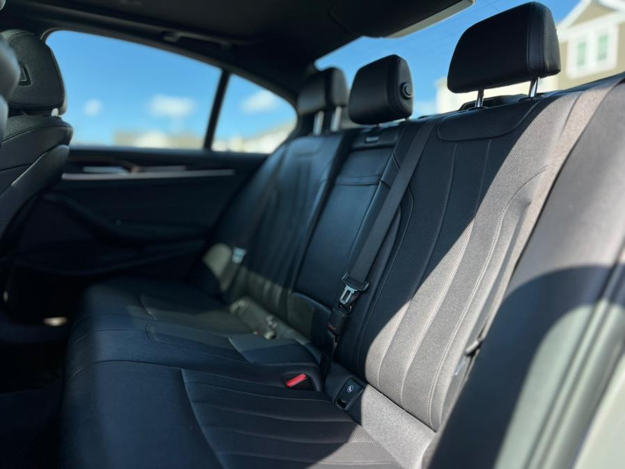 2022 BMW 5-Series 530i xDrive Sedan photo