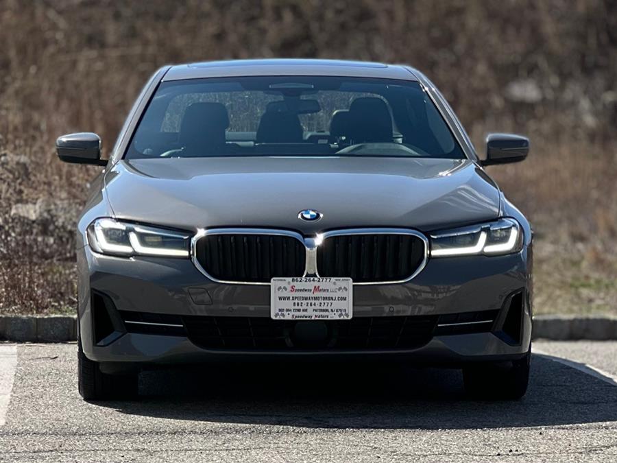 2022 BMW 5-Series 530i xDrive Sedan photo