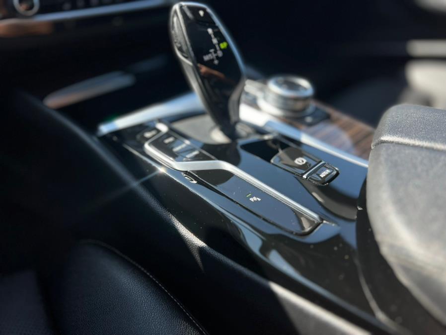 2022 BMW 5-Series 530i xDrive Sedan photo