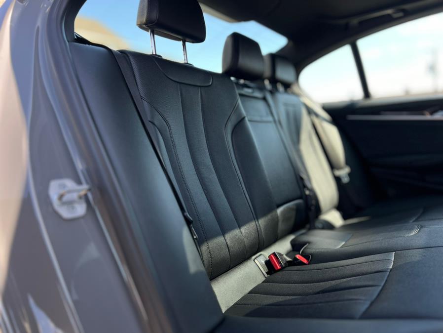 2022 BMW 5-Series 530i xDrive Sedan photo
