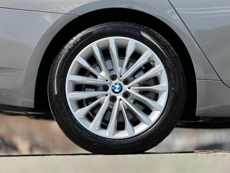 2022 BMW 5-Series 530i xDrive Sedan photo