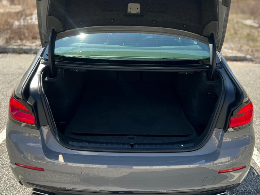 2022 BMW 5-Series 530i xDrive Sedan photo