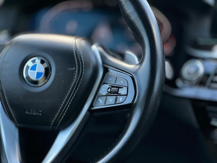 2022 BMW 5-Series 530i xDrive Sedan photo