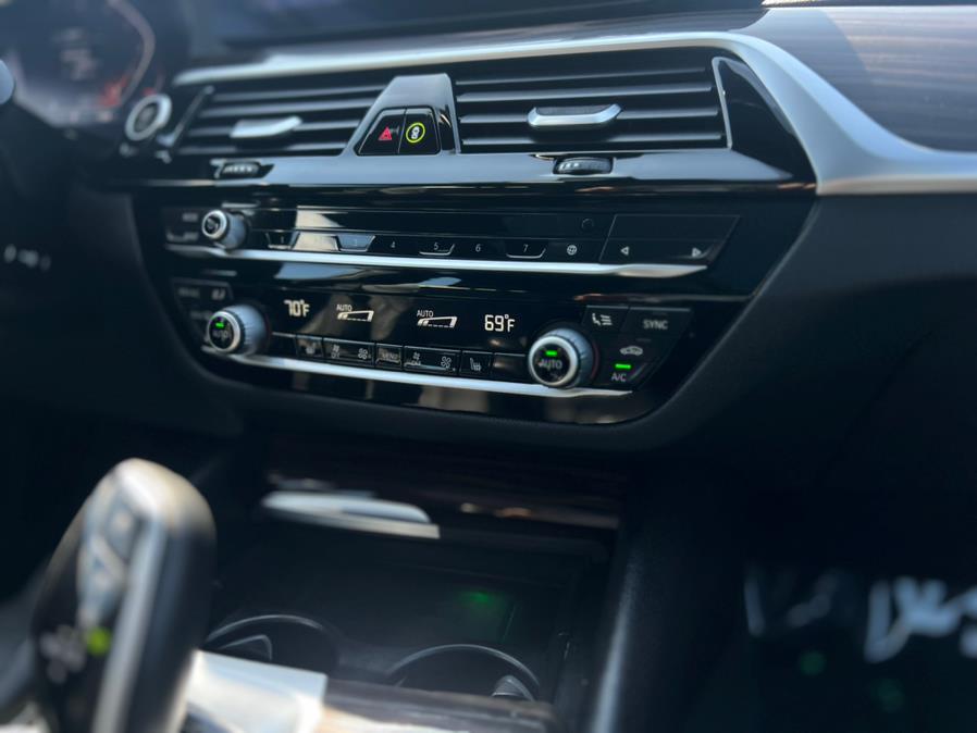2022 BMW 5-Series 530i xDrive Sedan photo