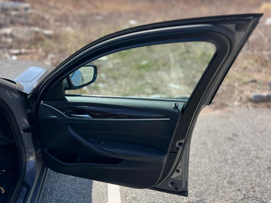 2022 BMW 5-Series 530i xDrive Sedan photo
