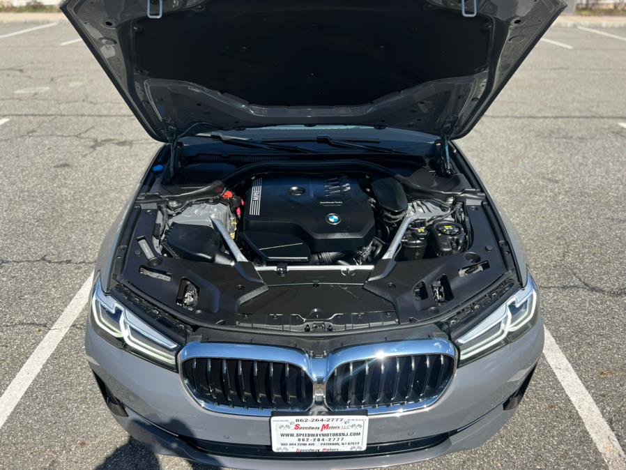 2022 BMW 5-Series 530i xDrive Sedan photo