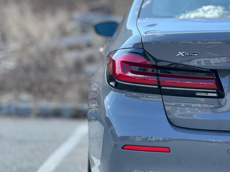 2022 BMW 5-Series 530i xDrive Sedan photo