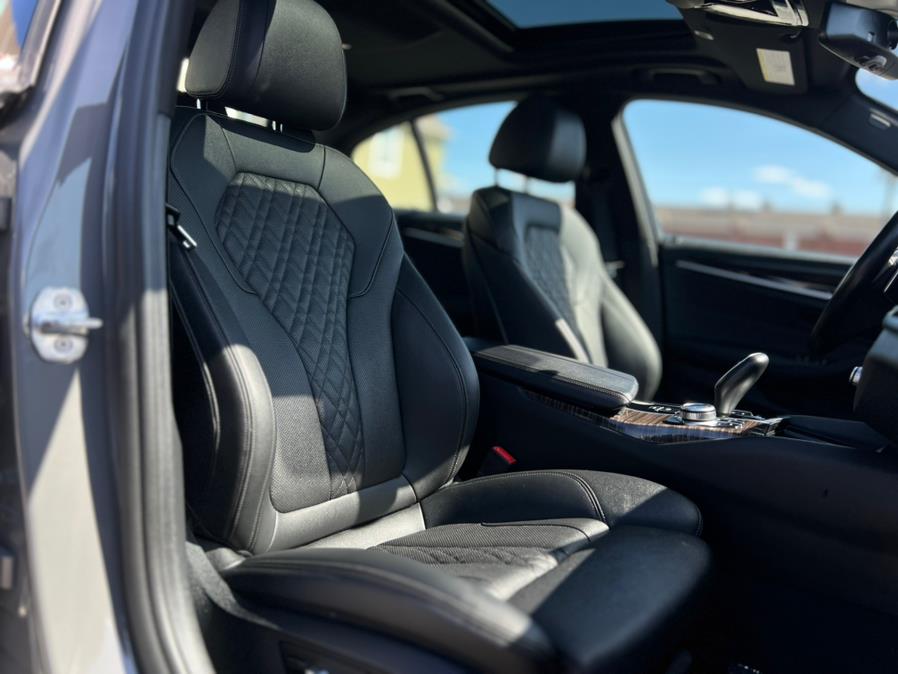 2022 BMW 5-Series 530i xDrive Sedan photo