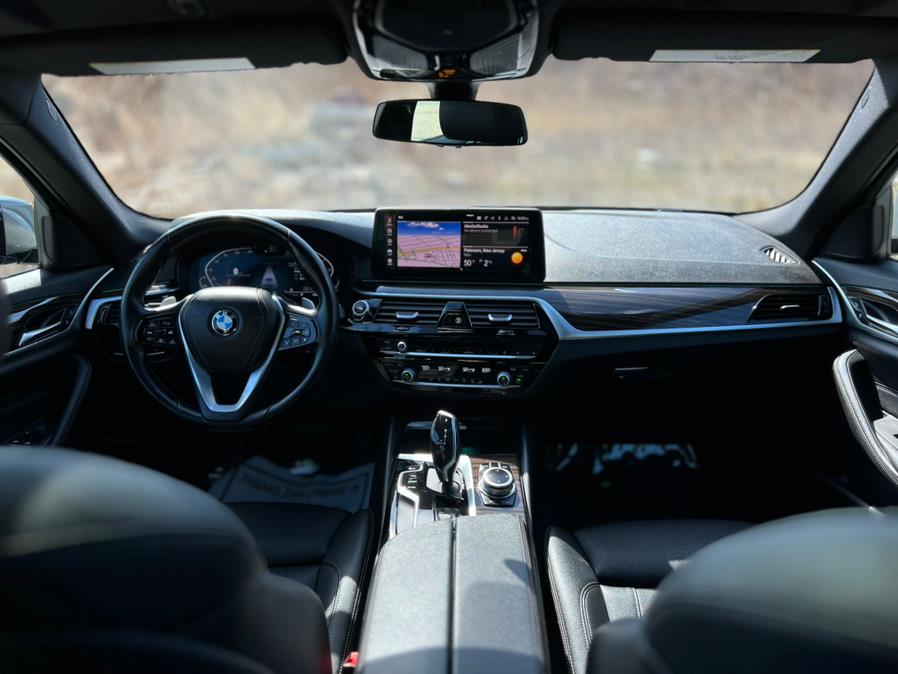 2022 BMW 5-Series 530i xDrive Sedan photo