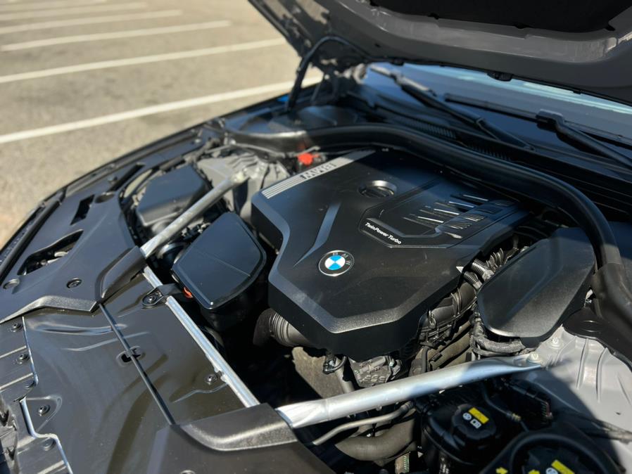 2022 BMW 5-Series 530i xDrive Sedan photo