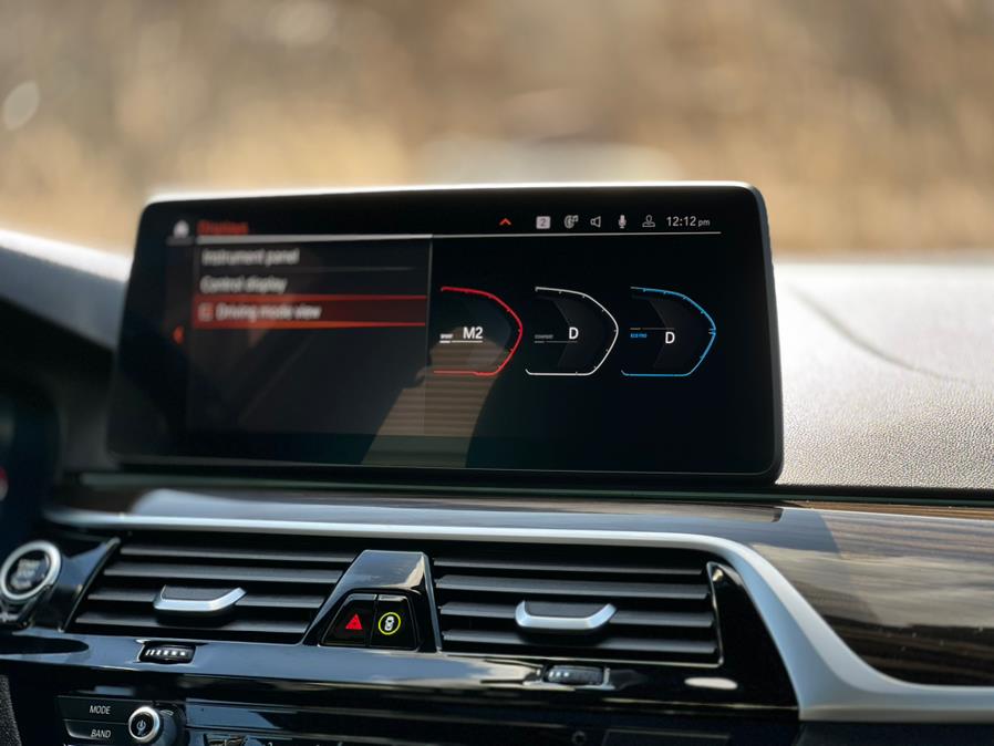 2022 BMW 5-Series 530i xDrive Sedan photo