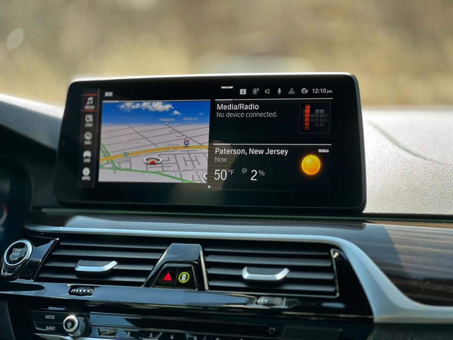 2022 BMW 5-Series 530i xDrive Sedan photo