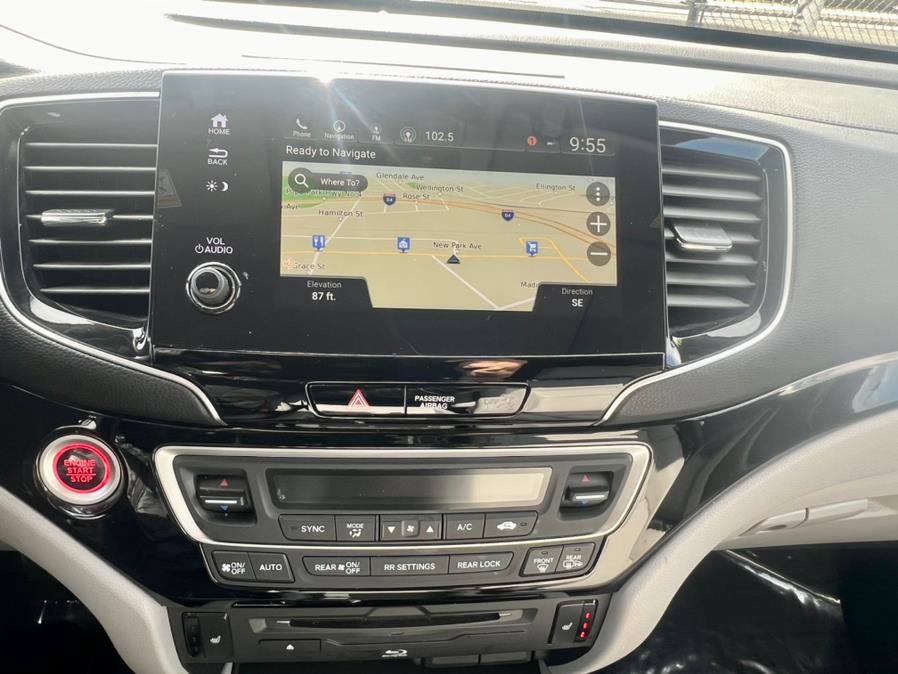 2019 Honda Pilot Touring 8-Passenger AWD photo