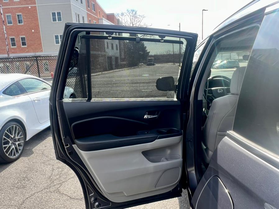 2019 Honda Pilot Touring 8-Passenger AWD photo