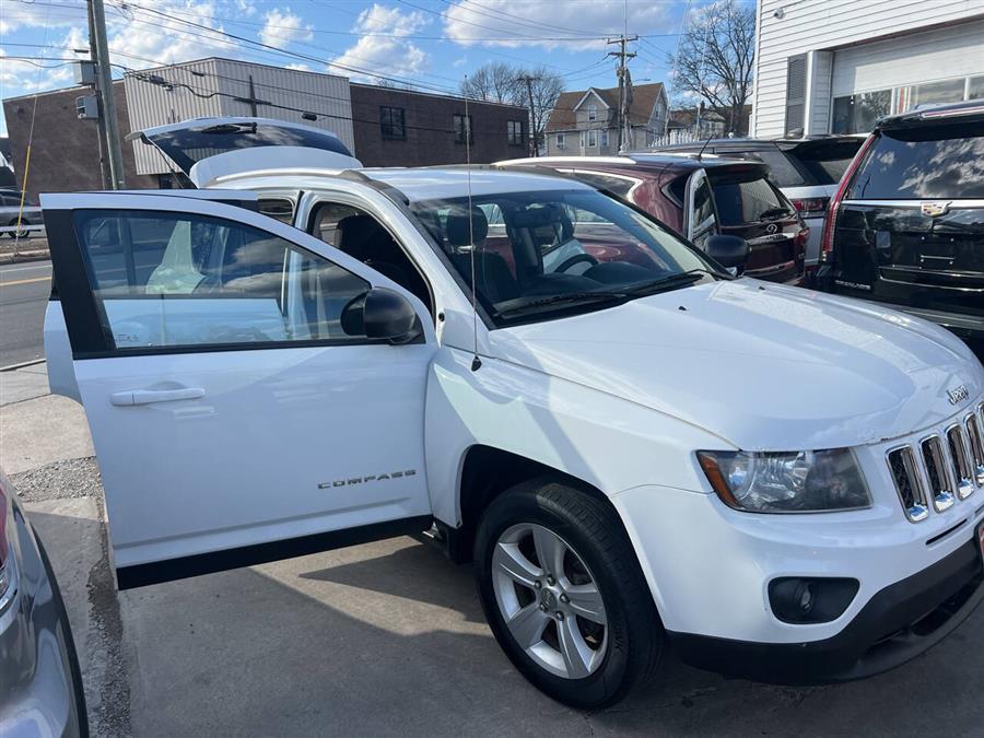2016 Jeep Compass Sport 4dr SUV photo