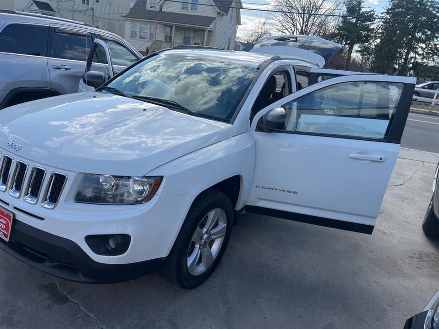 2016 Jeep Compass Sport 4dr SUV photo