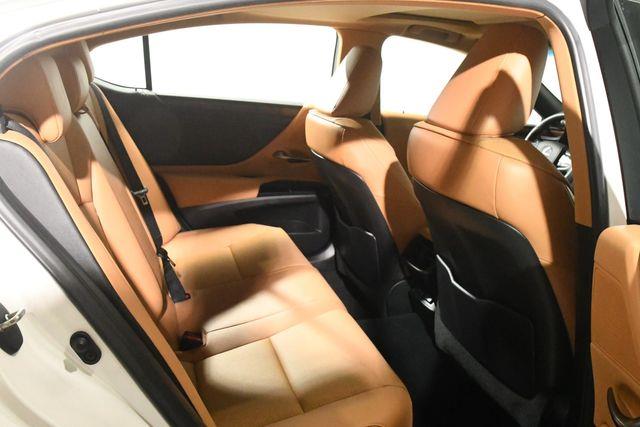 2022 Lexus ES 250 photo