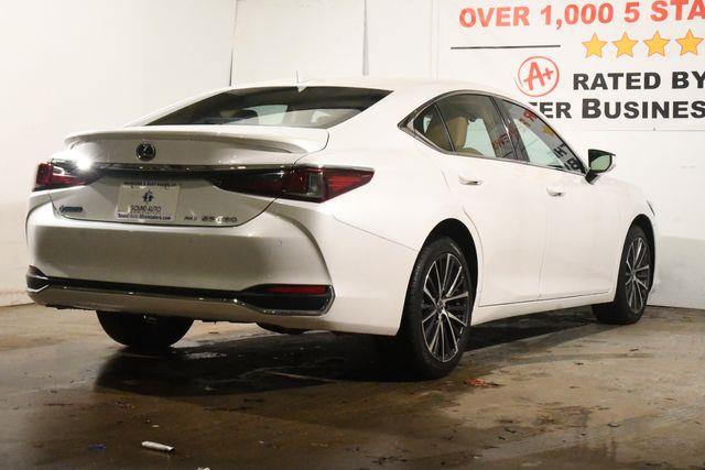 2022 Lexus ES 250 photo