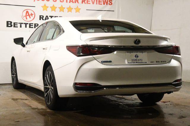 2022 Lexus ES 250 photo