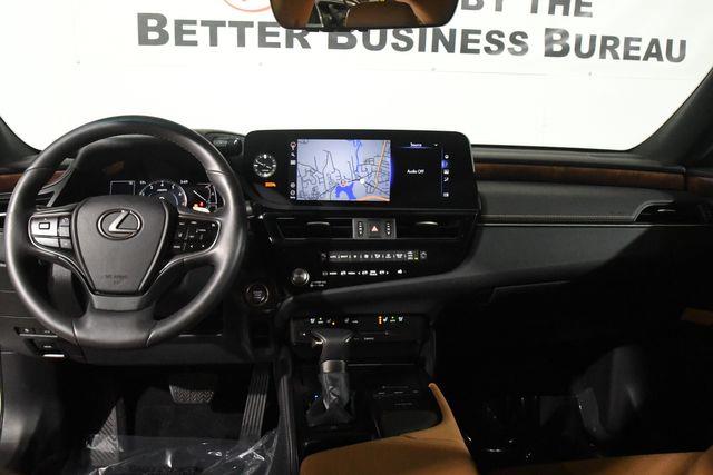 2022 Lexus ES 250 photo