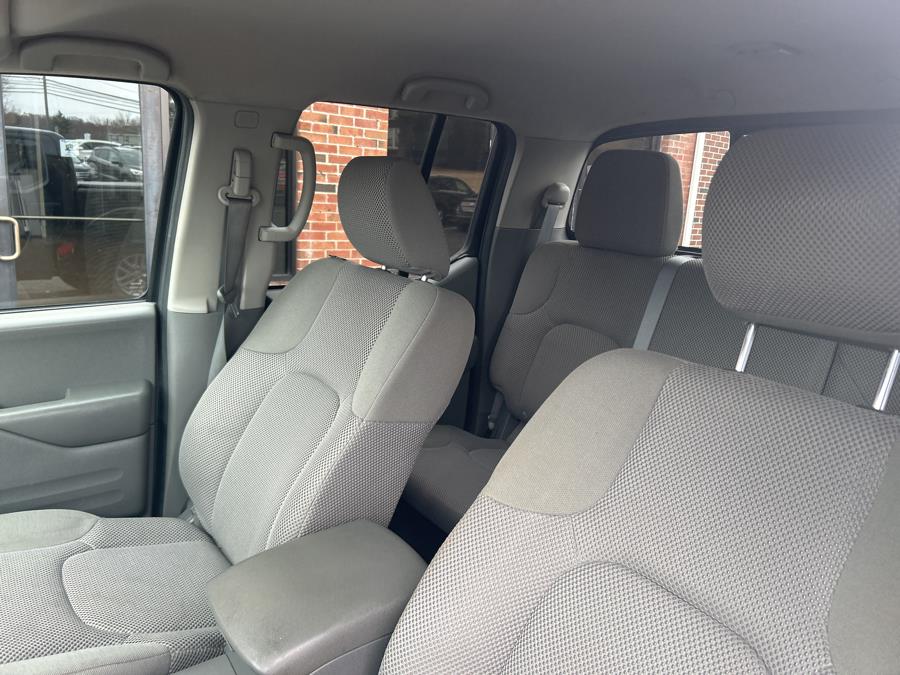 2016 Nissan Frontier 4WD Crew Cab SWB Auto SV photo