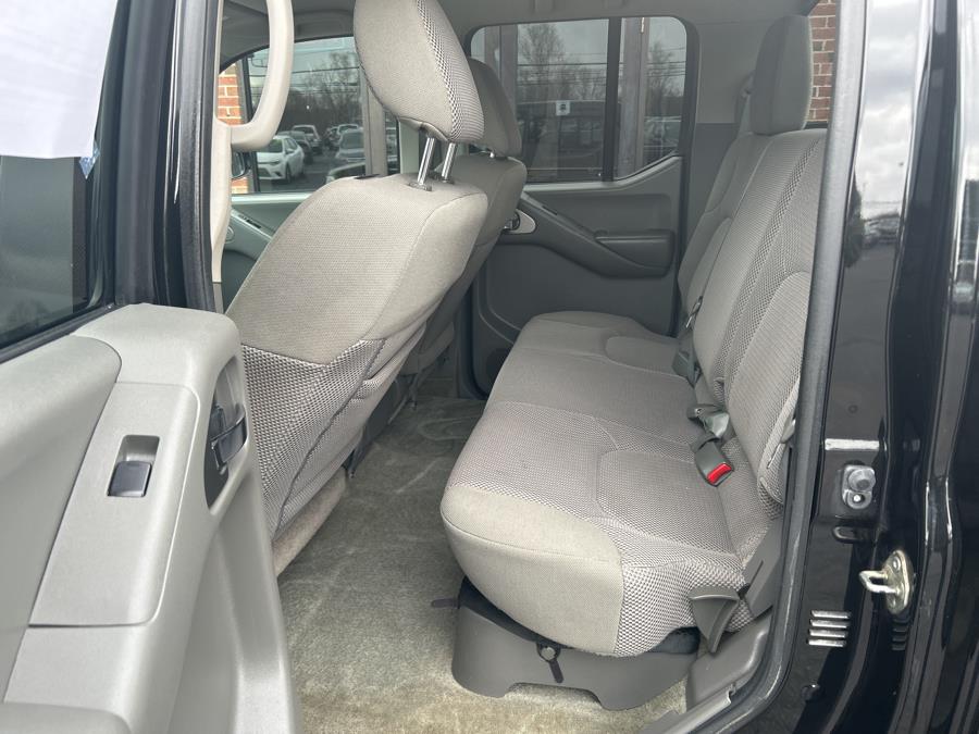 2016 Nissan Frontier 4WD Crew Cab SWB Auto SV photo