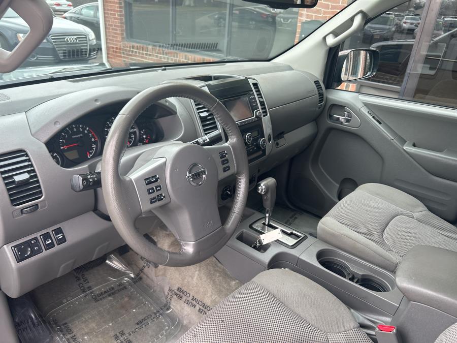 2016 Nissan Frontier 4WD Crew Cab SWB Auto SV photo
