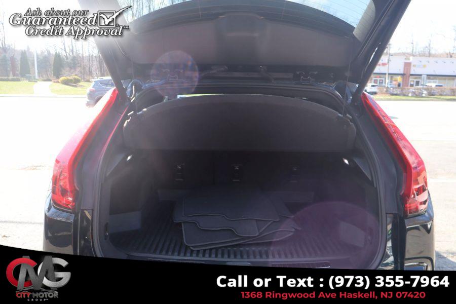 2020 Cadillac XT4 Premium Luxury Sport Utility 4 photo
