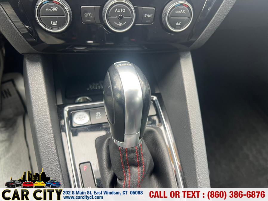 2015 Volkswagen Jetta Sedan 4dr Auto 2.0T GLI SEL PZEV photo