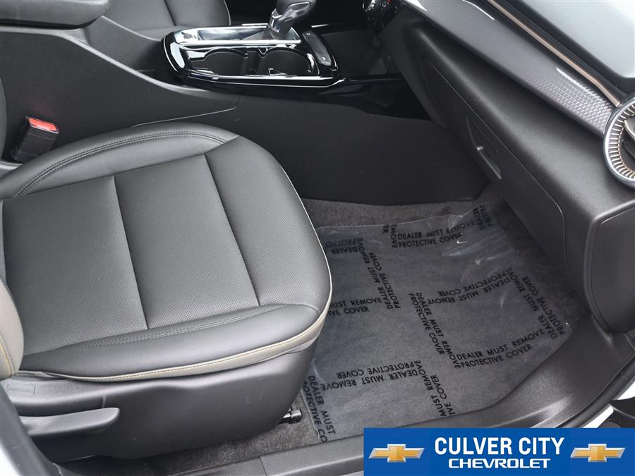 2025 Chevrolet Trax ACTIV photo