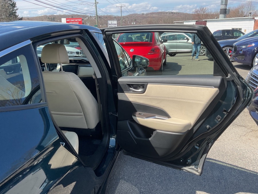 2018 Honda Clarity Plug-In Hybrid Touring Sedan photo