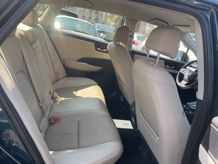 2018 Honda Clarity Plug-In Hybrid Touring Sedan photo